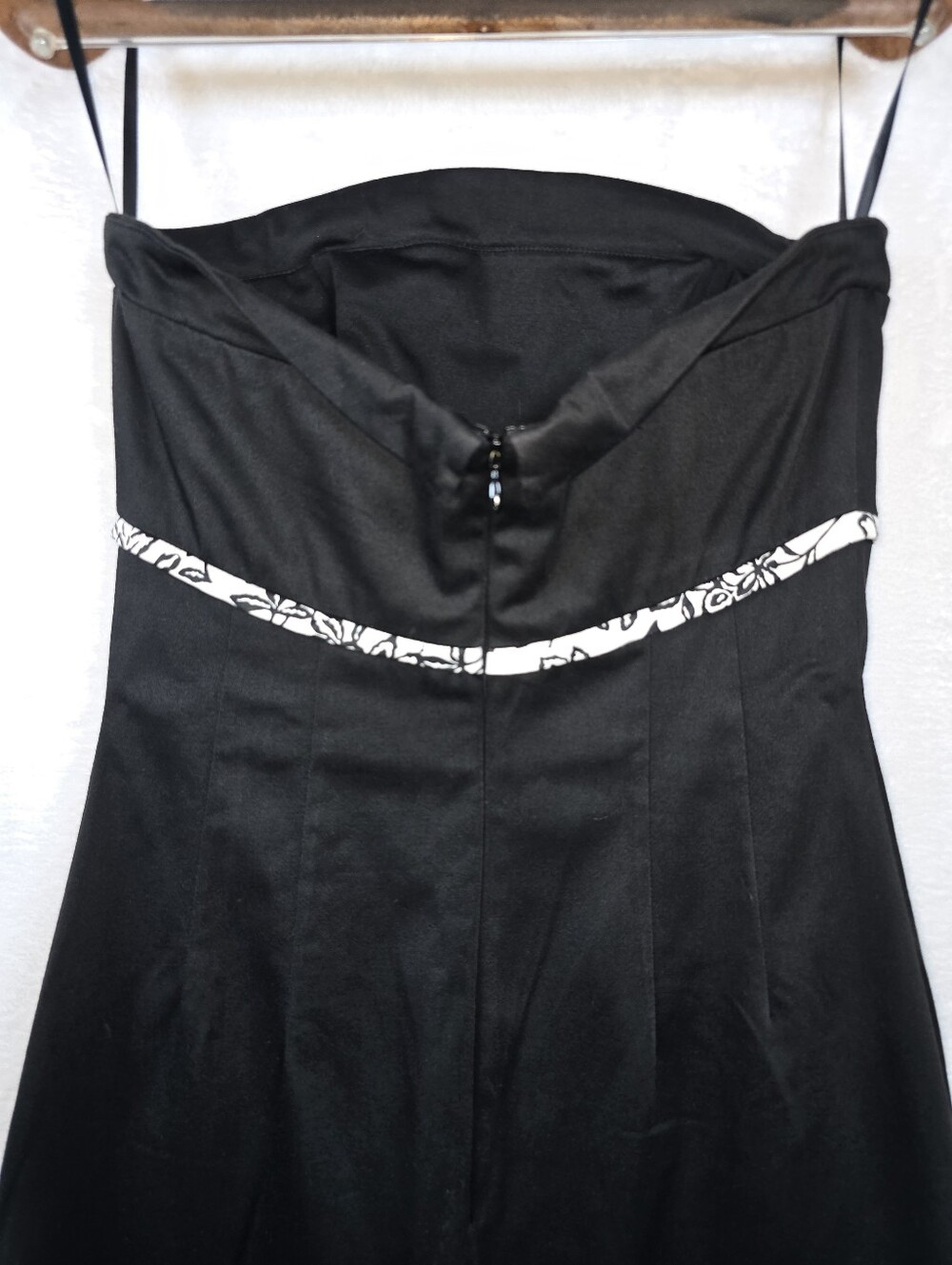 White House Black Market Black Floral Trim Strapless Cocktail Sheath Dress Sz.4 - Picture 7 of 12
